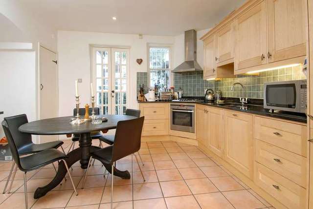  Image of 3 bedroom Detached house to rent in Tetcott Road London SW10 at Tetcott Road  Chelsea, SW10 0SB