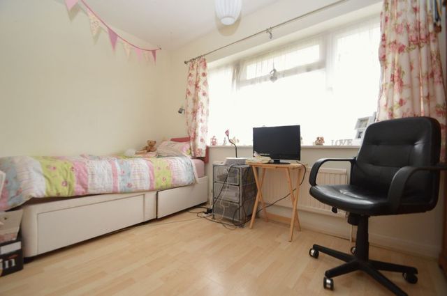  Image of 4 bedroom Semi-Detached house for sale in Thackeray Avenue Clevedon BS21 at Thackeray Avenue  Clevedon, BS21 7JL