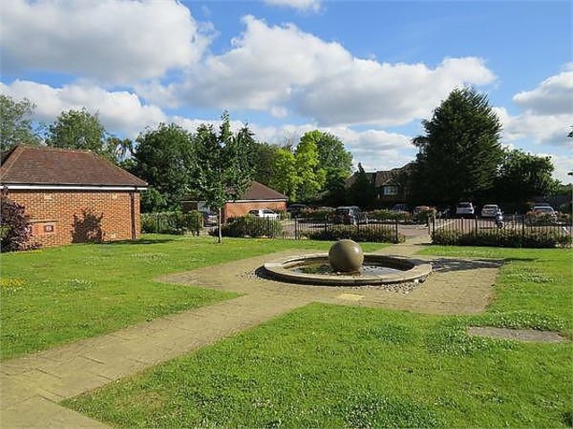  Image of 2 bedroom Flat to rent in London Road Burpham Guildford GU1 at 83 London Road  Burpham, GU1 1FY