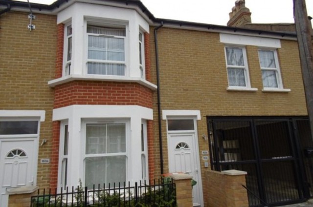  Image of 2 bedroom Apartment to rent in Third Avenue London E12 at Third Avenue  Newham, E12 6DS