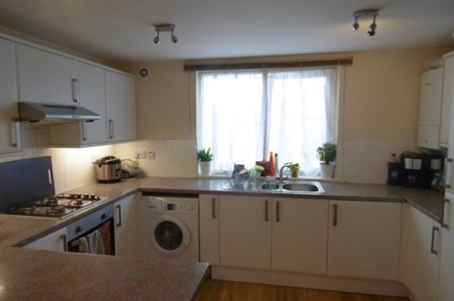 Image of 2 bedroom Apartment to rent in Third Avenue London E12 at Third Avenue  Newham, E12 6DS