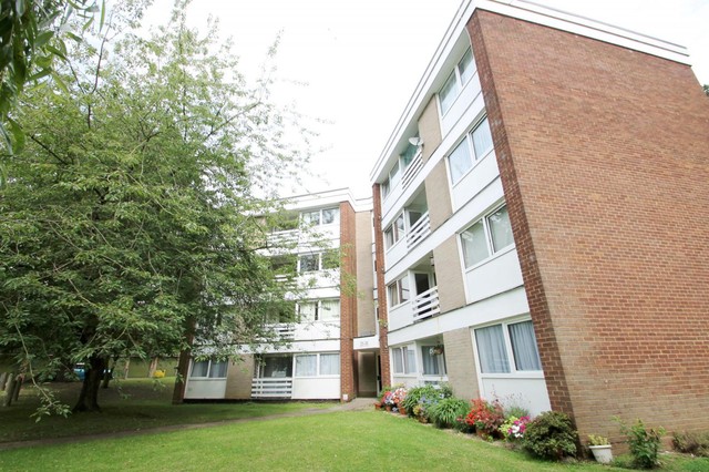  Image of 2 bedroom Flat to rent in Lemsford Road St. Albans AL1 at Lemsford Road  St Albans, AL1 3PE