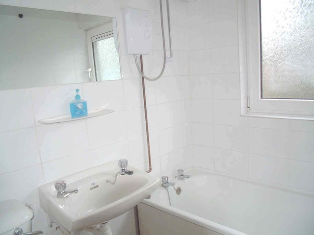  Image of 2 bedroom Flat to rent in Lemsford Road St. Albans AL1 at Lemsford Road  St Albans, AL1 3PE