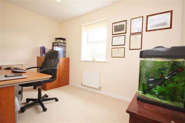  Image of 5 bedroom Detached house for sale in Robb Close Thirsk YO7 at Robb Close  Thirsk, YO7 1GG