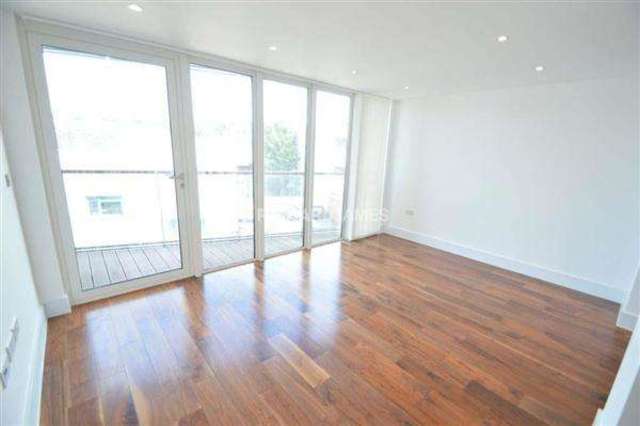  Image of 2 bedroom Apartment to rent in Flower Lane London NW7 at Mill Hill, NW7 2JA