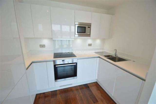  Image of 2 bedroom Apartment to rent in Flower Lane London NW7 at Mill Hill, NW7 2JA