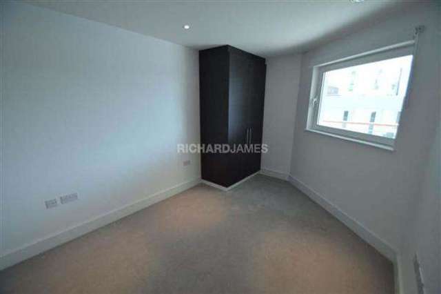  Image of 2 bedroom Apartment to rent in Flower Lane London NW7 at Mill Hill, NW7 2JA