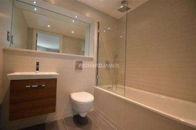  Image of 2 bedroom Apartment to rent in Flower Lane London NW7 at Mill Hill, NW7 2JA
