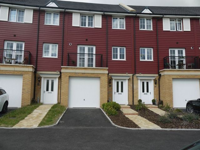  Image of 3 bedroom Detached house to rent in Elsanta Crescent Fareham PO14 at Elsanta Crescent Titchfield Common Fareham, PO14 4FS