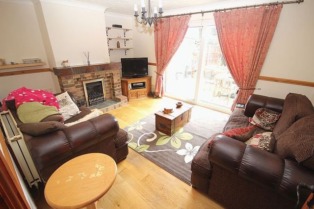  Image of 3 bedroom Detached house for sale in Luton Road Toddington Dunstable LU5 at Luton Road Toddington Toddington, LU5 6DG