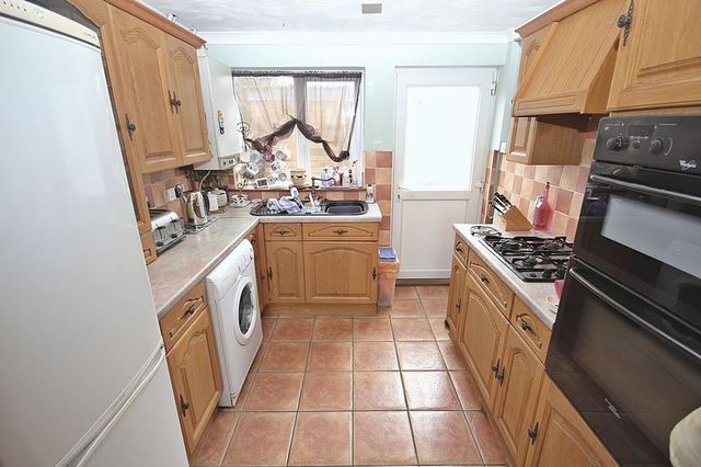  Image of 3 bedroom Detached house for sale in Luton Road Toddington Dunstable LU5 at Luton Road Toddington Toddington, LU5 6DG