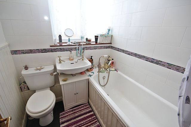  Image of 3 bedroom Detached house for sale in Luton Road Toddington Dunstable LU5 at Luton Road Toddington Toddington, LU5 6DG