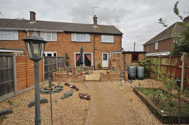  Image of 3 bedroom Detached house for sale in Luton Road Toddington Dunstable LU5 at Luton Road Toddington Toddington, LU5 6DG