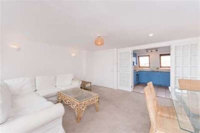  Image of 2 bedroom Maisonette to rent in Tournay Road London SW6 at London, SW6 7UF