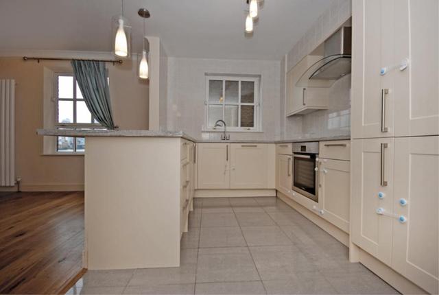  Image of 3 bedroom Apartment to rent in St. Katharines Way London E1W at London, E1W 1UR