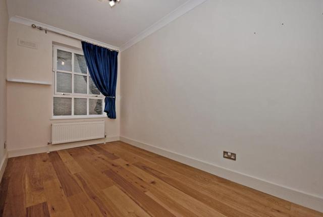  Image of 3 bedroom Apartment to rent in St. Katharines Way London E1W at London, E1W 1UR