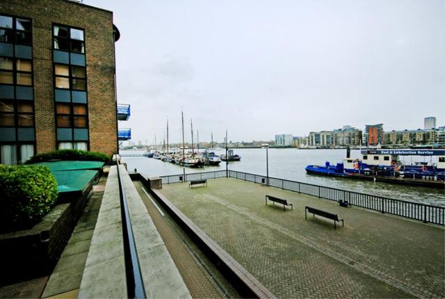  Image of 3 bedroom Apartment to rent in St. Katharines Way London E1W at London, E1W 1UR