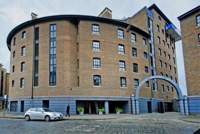  Image of 3 bedroom Apartment to rent in St. Katharines Way London E1W at London, E1W 1UR