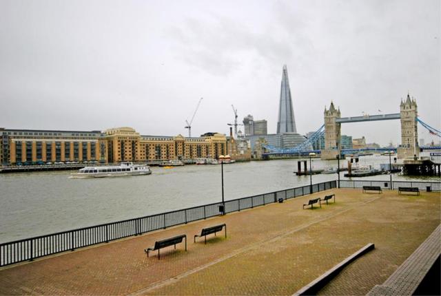  Image of 3 bedroom Apartment to rent in St. Katharines Way London E1W at London, E1W 1UR