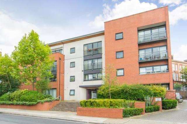  Image of 1 bedroom Flat for sale in Dalmeny Avenue London N7 at 127 Dalmeny Avenue London Holloway, N7 0JJ