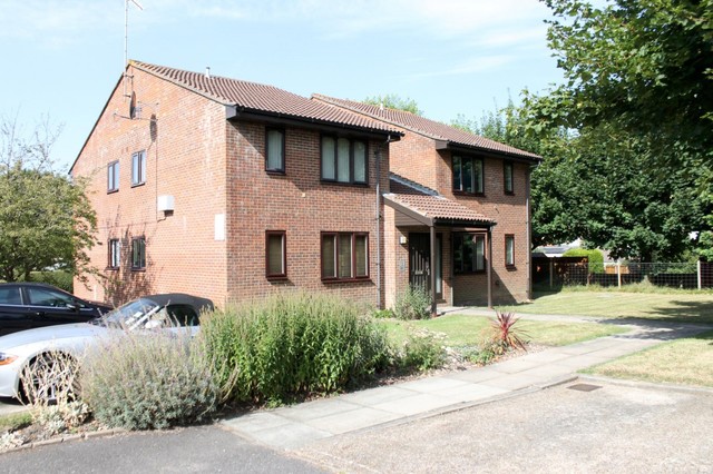  Image of Studio flat to rent in Trenear Close Horsham RH13 at Horsham, RH13 5UP