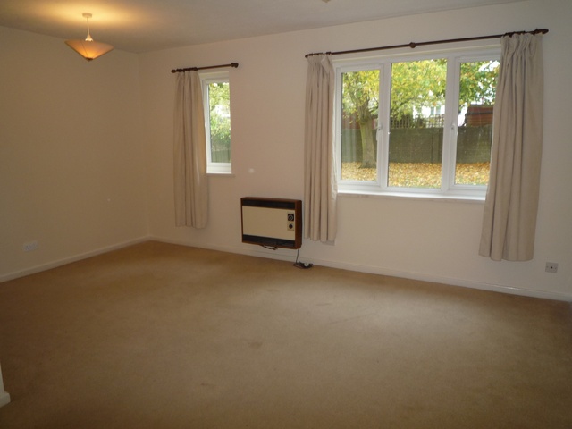 Image of Studio flat to rent in Trenear Close Horsham RH13 at Horsham, RH13 5UP