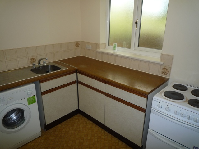  Image of Studio flat to rent in Trenear Close Horsham RH13 at Horsham, RH13 5UP