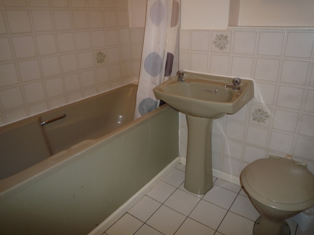  Image of Studio flat to rent in Trenear Close Horsham RH13 at Horsham, RH13 5UP