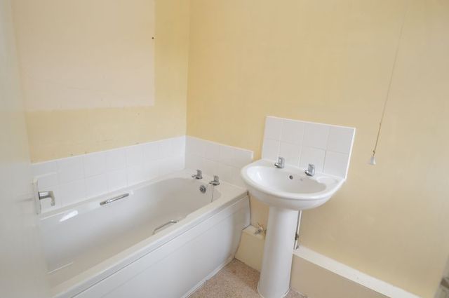  Image of 3 bedroom Terraced house to rent in Tunstall Crescent Nottingham NG8 at Tunstall Crescent  Nottingham, NG8 5QX