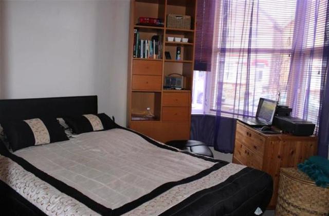  Image of 3 bedroom Detached house to rent in Vicarage Road Croydon CR0 at Vicarage Road  CROYDON, CR0 4JS