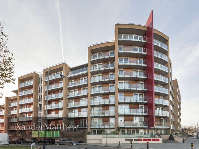  Image of 1 bedroom Flat to rent in Battersea Park Road London SW8 at 75 Battersea Park Road  Battersea, SW8 4DA
