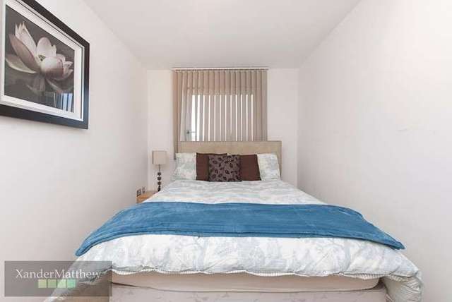  Image of 2 bedroom Flat to rent in Battersea Park Road London SW8 at Nine Elms/Vauxhall, SW8 4DA
