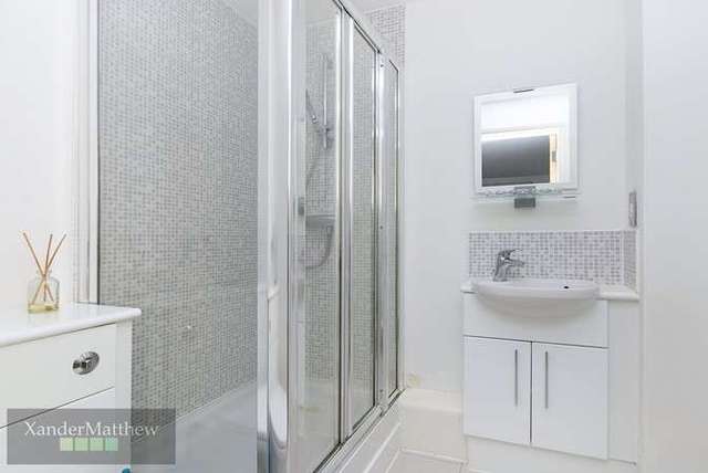  Image of 2 bedroom Flat to rent in Battersea Park Road London SW8 at Nine Elms/Vauxhall, SW8 4DA