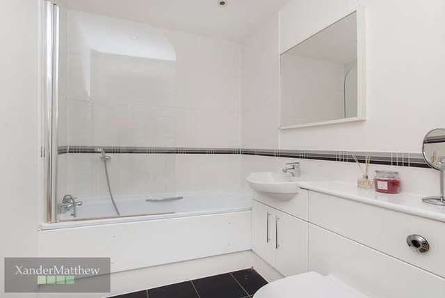  Image of 2 bedroom Flat to rent in Battersea Park Road London SW8 at Nine Elms/Vauxhall, SW8 4DA