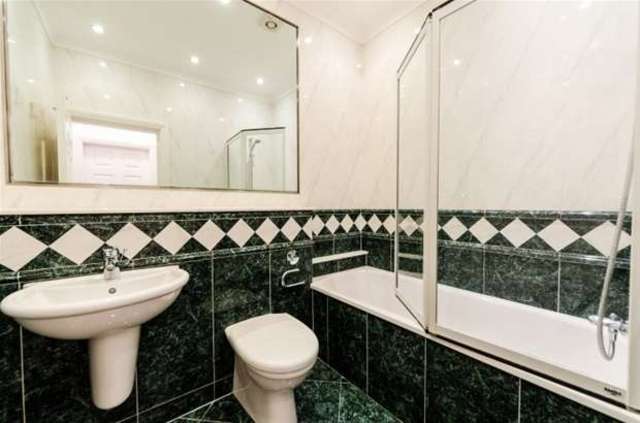  Image of 3 bedroom Flat to rent in Warwick Road London W5 at Warwick Road  Ealing, W5 5PZ