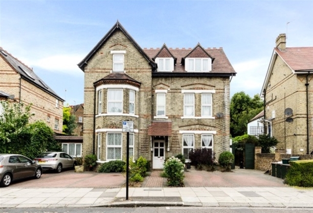  Image of 3 bedroom Flat to rent in Warwick Road London W5 at Warwick Road  Ealing, W5 5PZ