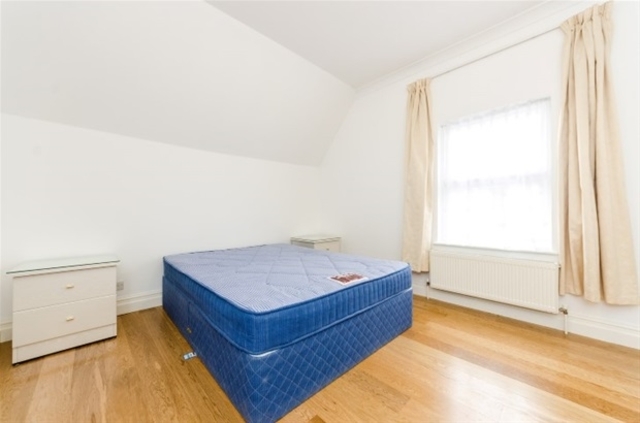  Image of 3 bedroom Flat to rent in Warwick Road London W5 at Warwick Road  Ealing, W5 5PZ
