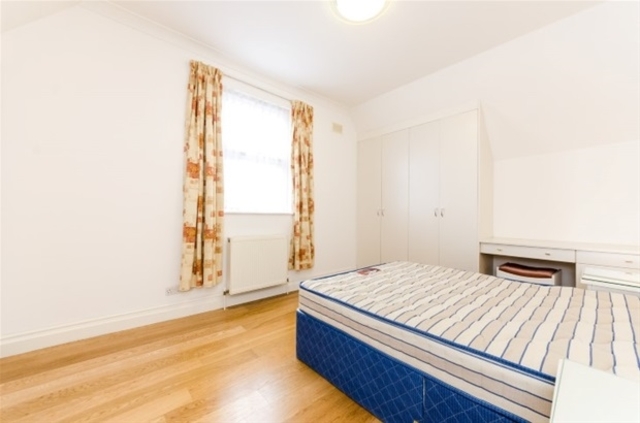  Image of 3 bedroom Flat to rent in Warwick Road London W5 at Warwick Road  Ealing, W5 5PZ