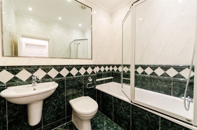  Image of 3 bedroom Flat to rent in Warwick Road London W5 at Warwick Road  Ealing, W5 5PZ