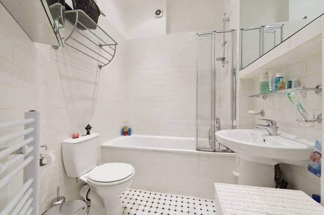  Image of 2 bedroom Ground Flat to rent in Warwick Way London SW1V at Warwick Way  London, SW1V 1SD