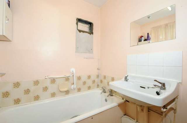  Image of 3 bedroom Detached house for sale in Washington Street Chichester PO19 at Chichester, PO19 3BN
