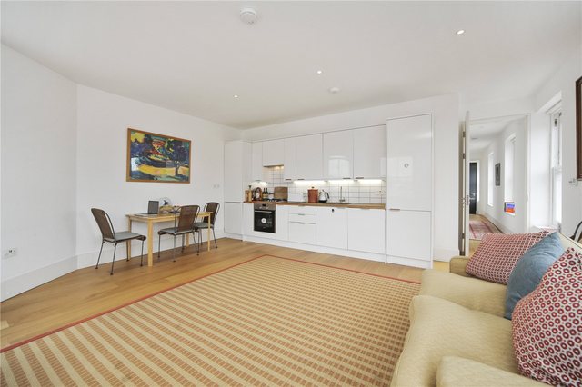  Image of 3 bedroom Flat to rent in Wells Road London W12 at Wells Road  London, W12 8DA