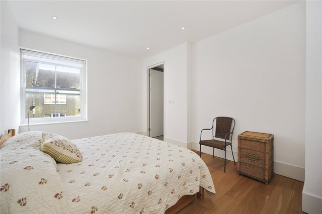  Image of 3 bedroom Flat to rent in Wells Road London W12 at Wells Road  London, W12 8DA