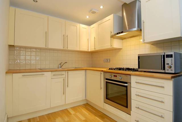 Image of 1 bedroom Ground Flat to rent in Welmar Mews London SW4 at Welmar Mews  London, SW4 7DD