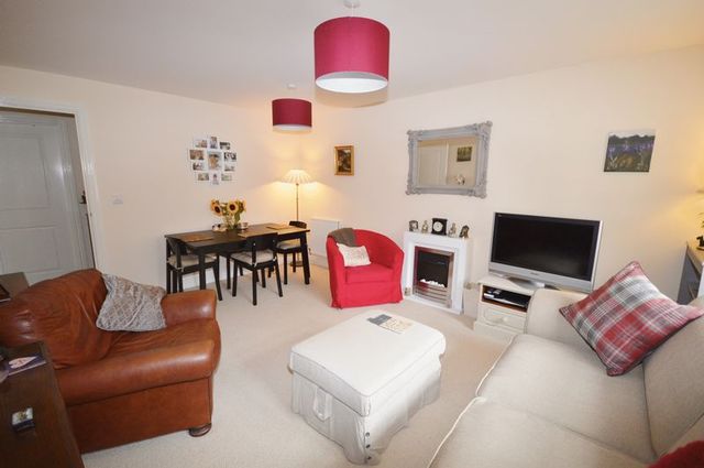  Image of 2 bedroom Flat for sale in Scarlett Avenue Halton Camp Aylesbury HP22 at Scarlett Avenue  Wendover, HP22 5FB