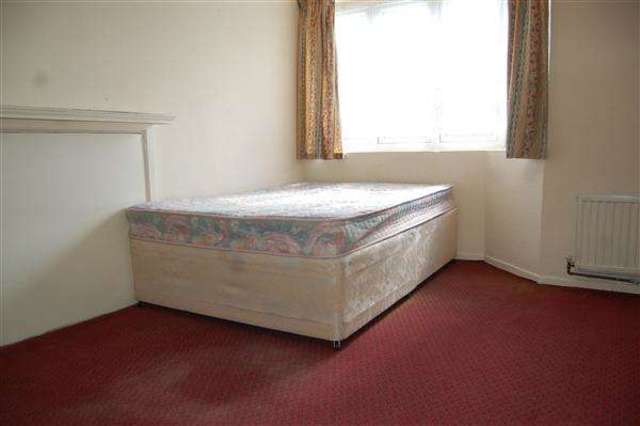  Image of 5 bedroom End of Terrace to rent in West Barnes Lane New Malden KT3 at New Malden, KT3 6JF