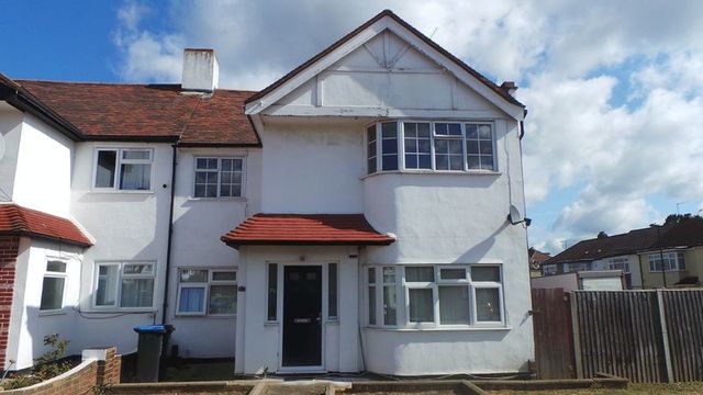  Image of 2 bedroom Property for sale in Westerham Avenue London N9 at Westerham Avenue  Edmonton, N9 9BT
