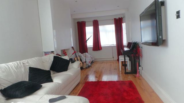  Image of 2 bedroom Property for sale in Westerham Avenue London N9 at Westerham Avenue  Edmonton, N9 9BT