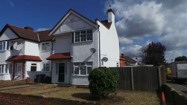  Image of 2 bedroom Property for sale in Westerham Avenue London N9 at Westerham Avenue  Edmonton, N9 9BT