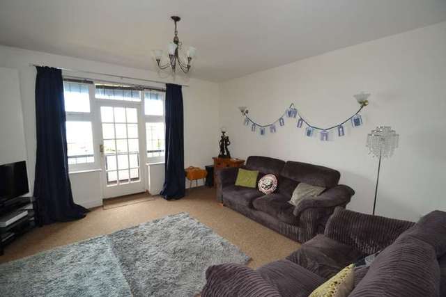  Image of 2 bedroom Flat for sale in Greenhill Weymouth DT4 at 33 Greenhill  Weymouth, DT4 7SN